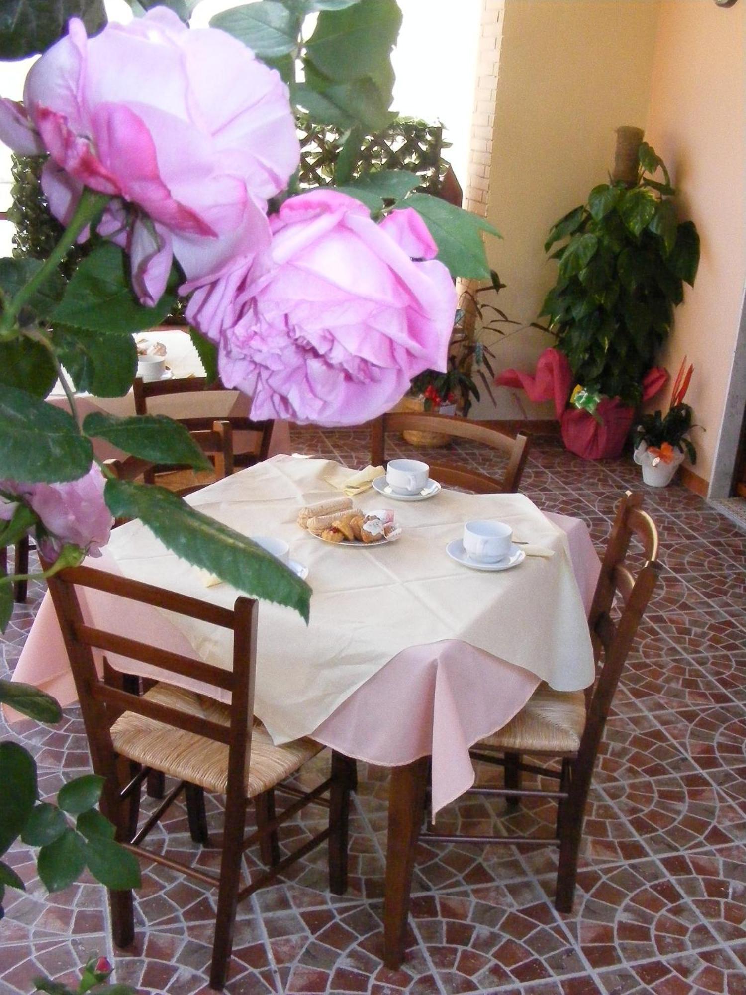 Bed and Breakfast Sa Marina La Caletta Esterno foto