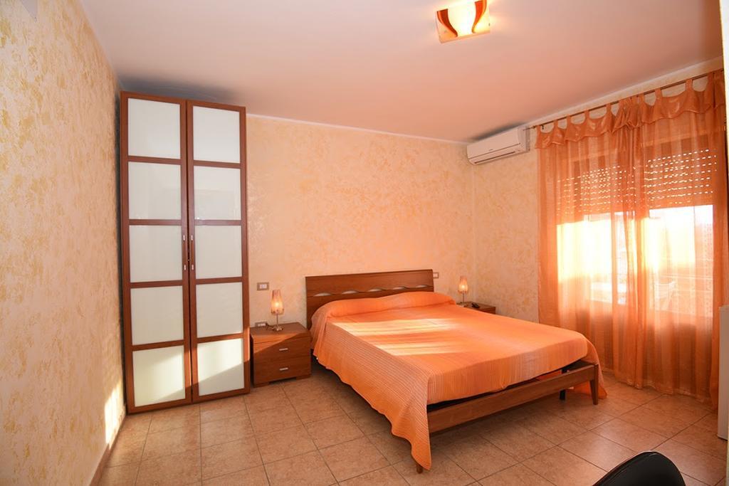 Bed and Breakfast Sa Marina La Caletta Esterno foto