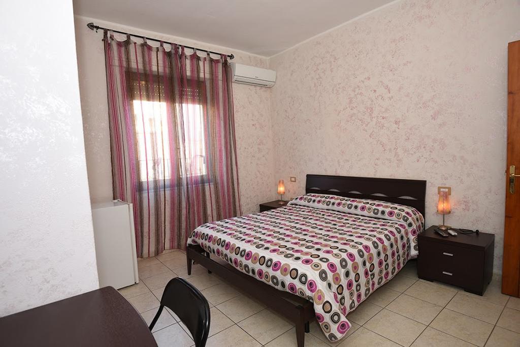 Bed and Breakfast Sa Marina La Caletta Esterno foto