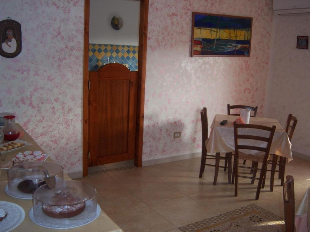 Bed and Breakfast Sa Marina La Caletta Esterno foto