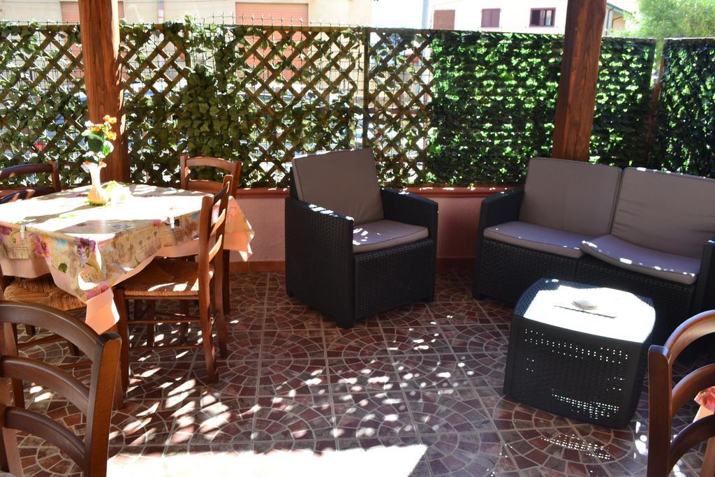 Bed and Breakfast Sa Marina La Caletta Esterno foto