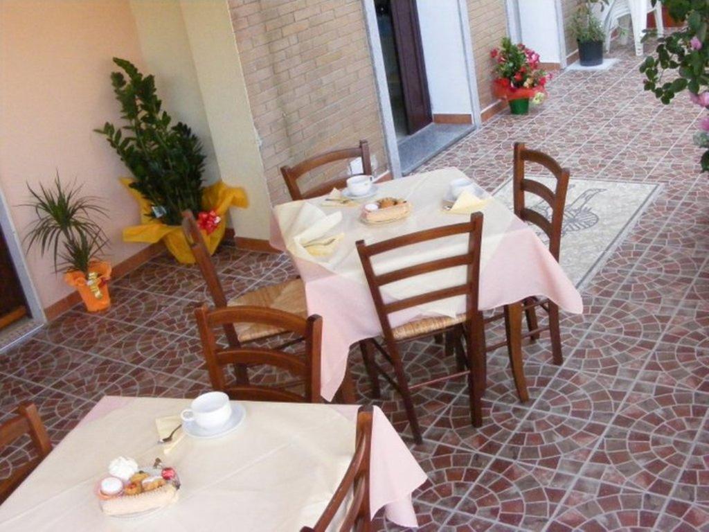 Bed and Breakfast Sa Marina La Caletta Esterno foto