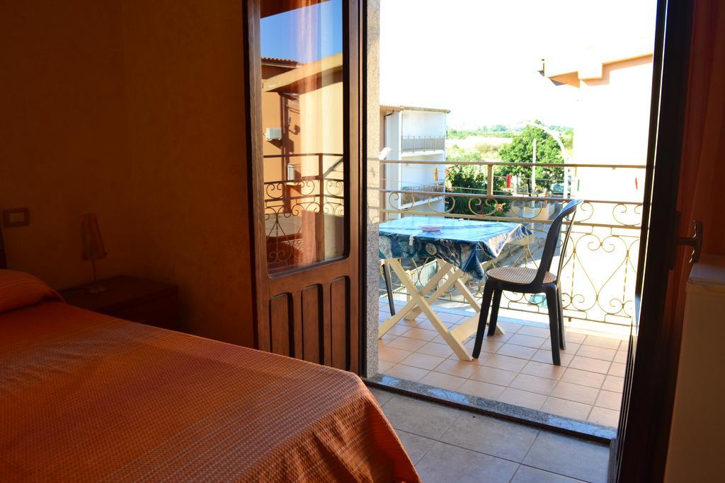 Bed and Breakfast Sa Marina La Caletta Esterno foto